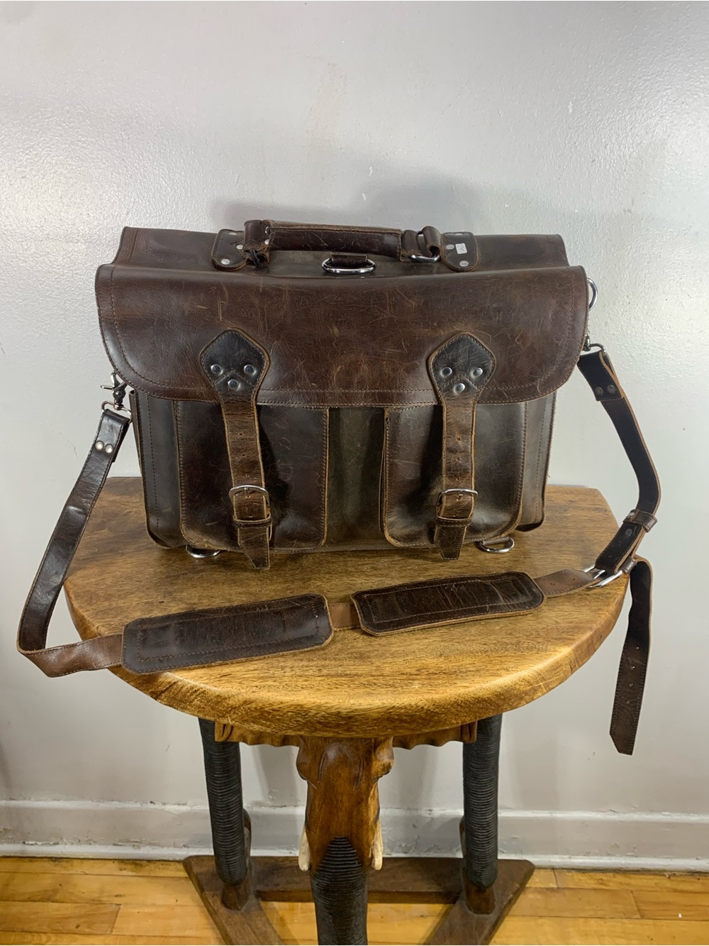 Vintage 70s leather messenger shoulder briefcase